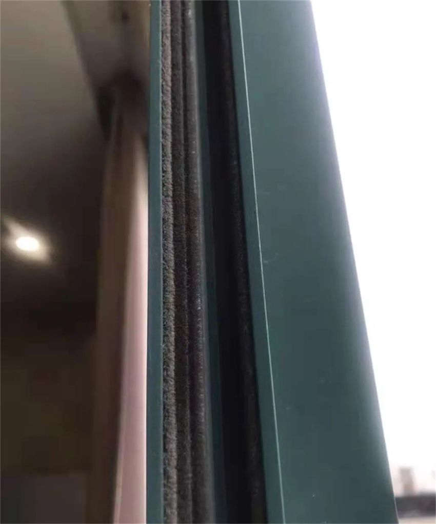 断桥铝窗户关严了还是漏风,卧室窗户关严还是漏风怎么解决