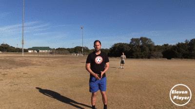 足球一脚解围高球技巧,足球一开始练什么