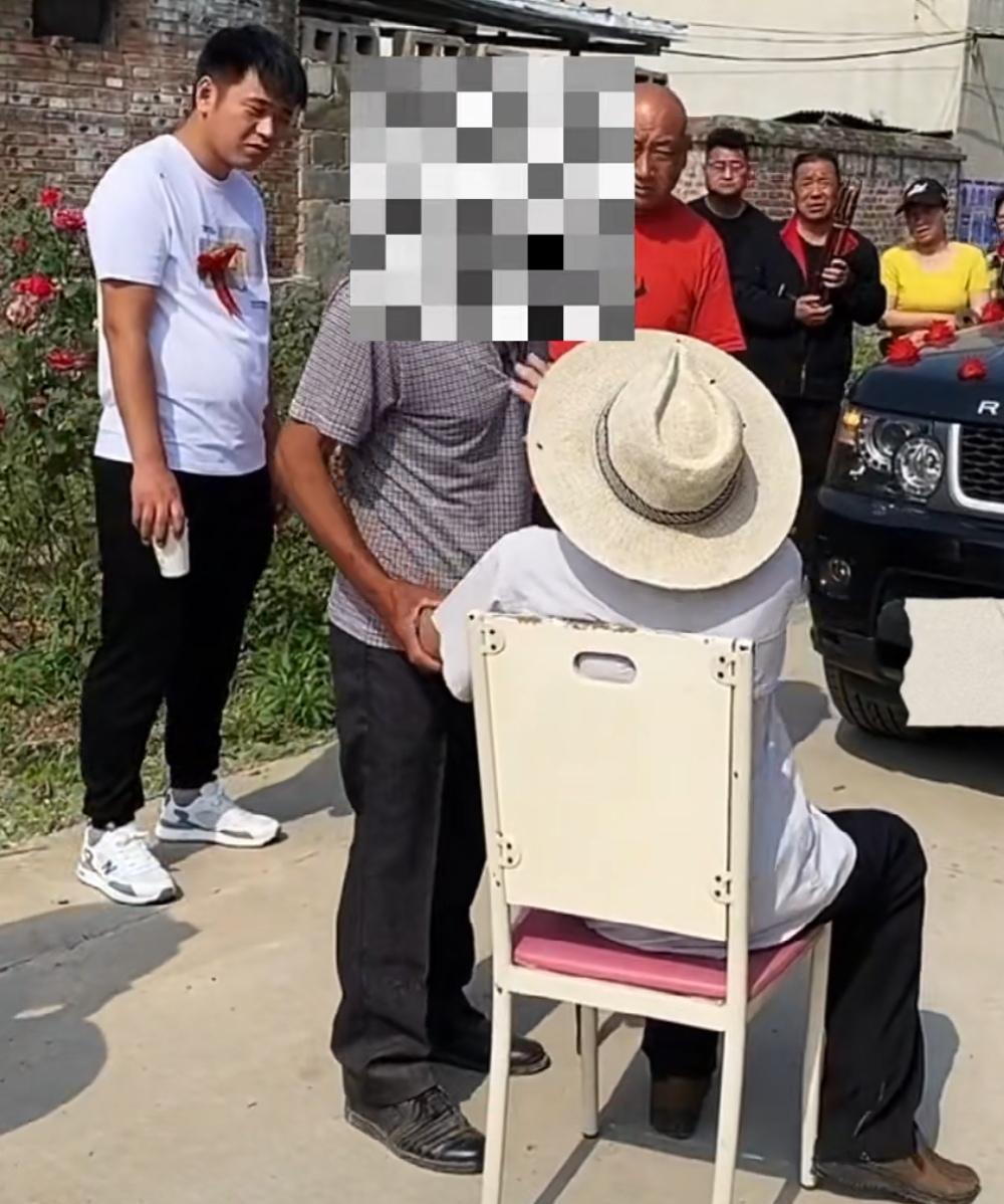 徐州男子拦婚车要钱后续,徐州老人拦婚车