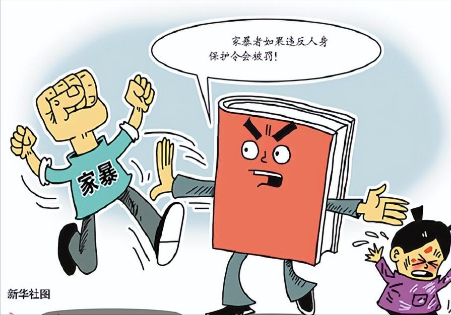 警方回应母女被雨衣男拖拽进屋,网传母女被雨衣男拖拽进屋