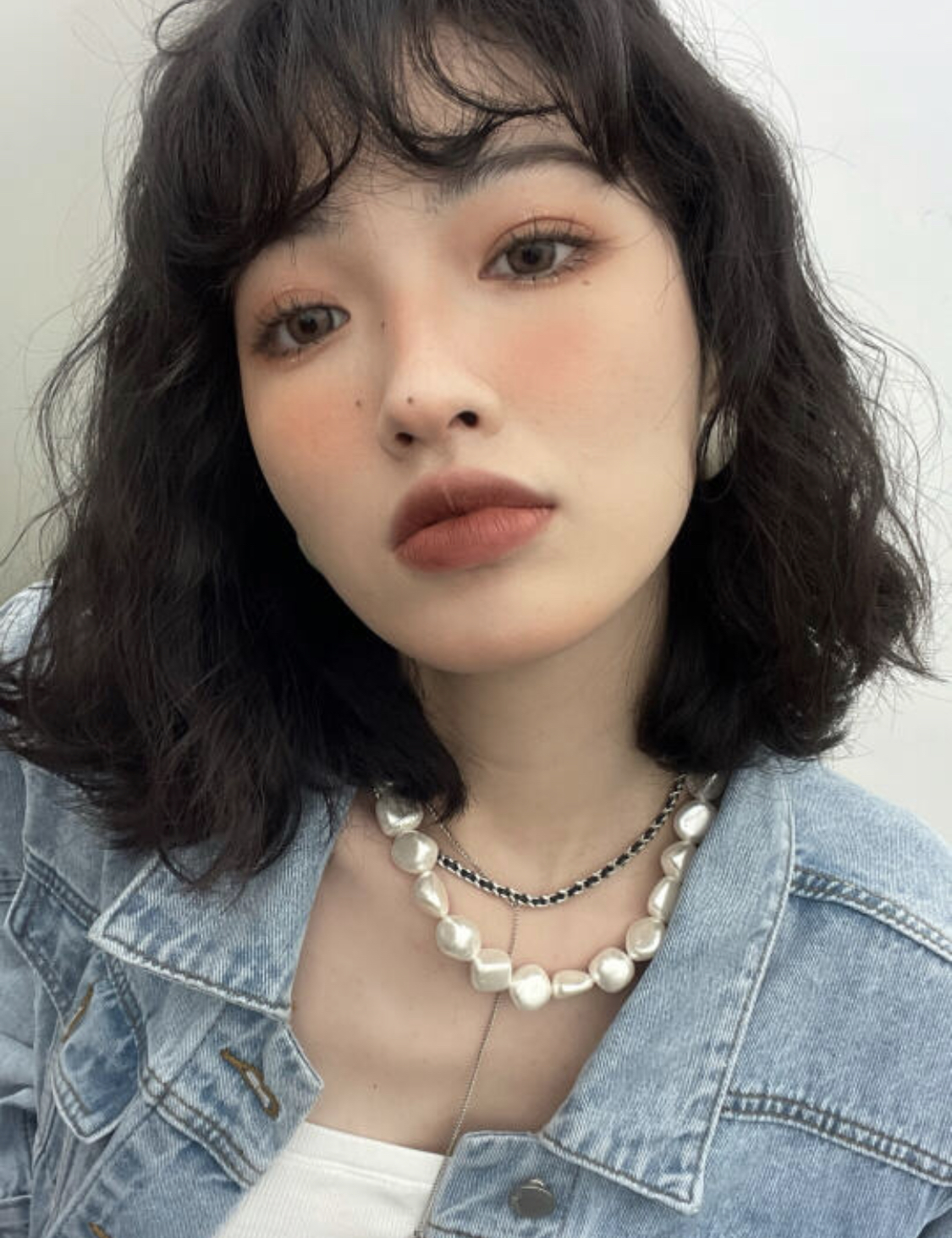 黑黄皮肤适合的滋润型口红,肤色暗黄的女生涂什么颜色的口红