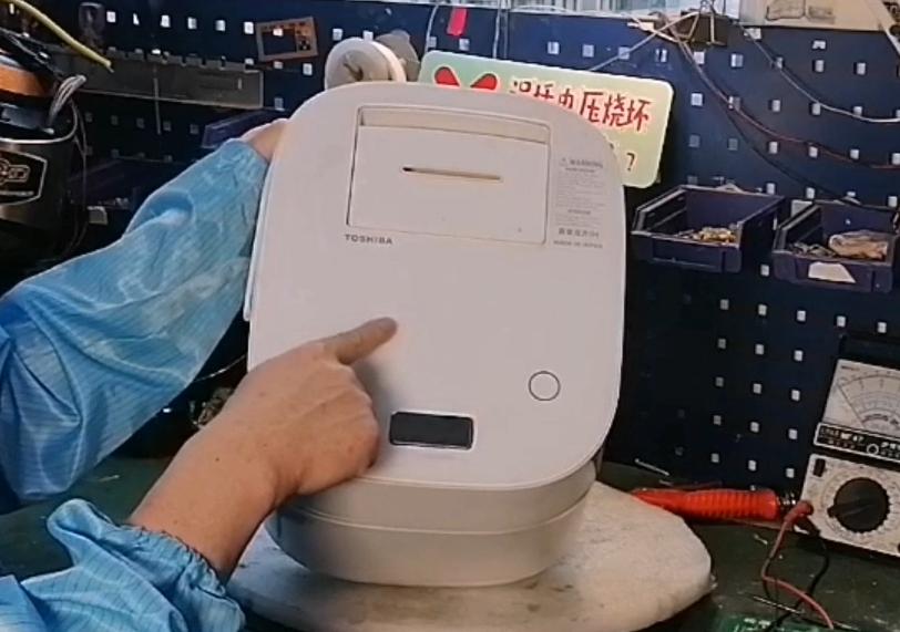 东芝电饭煲涂层掉了能用吗,东芝电饭煲上盖维修