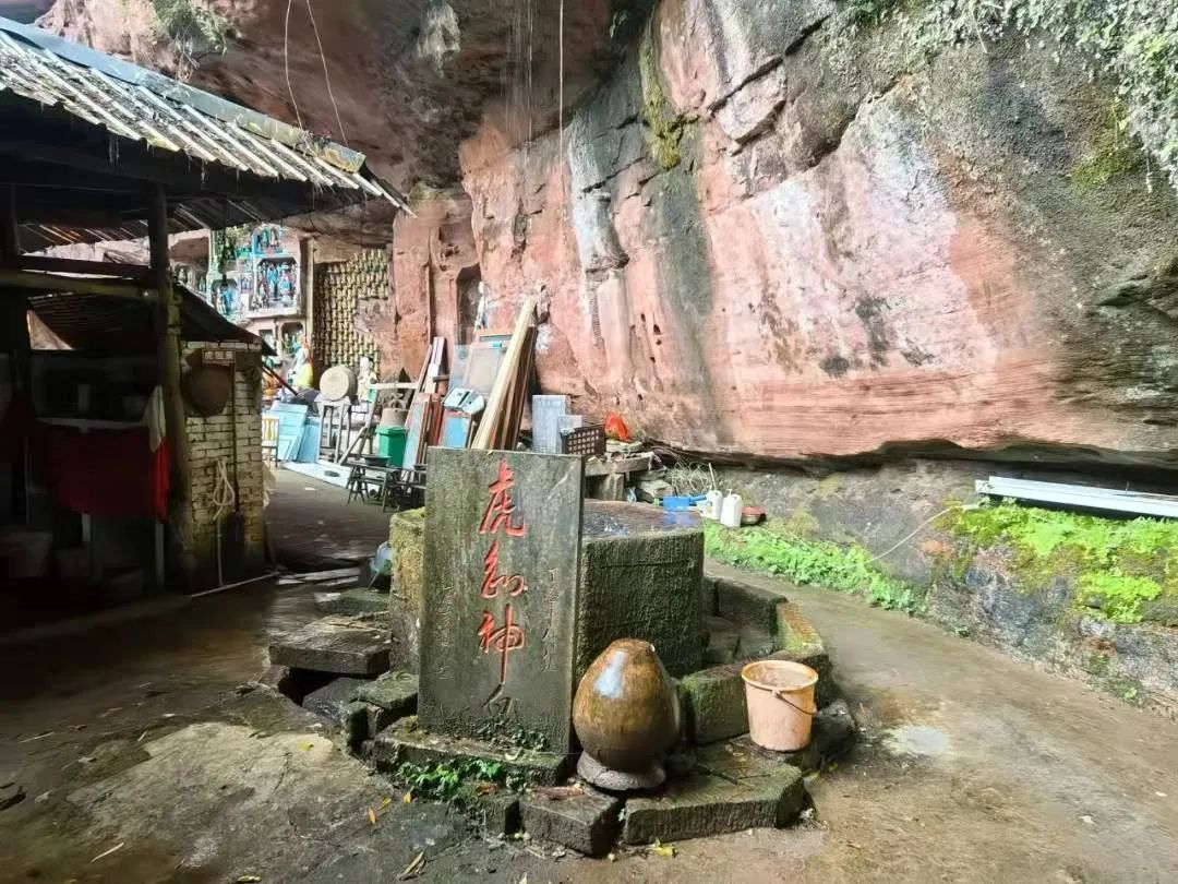 1.5h就到!去这个小众地爬山吸氧、看山间石刻佛像、吃生态美食