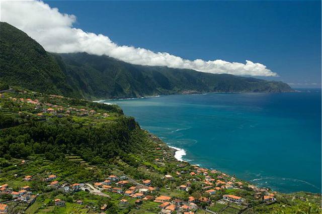 世界杯c罗进球庆祝全场配音,c罗对西班牙进球拉莫斯庆祝