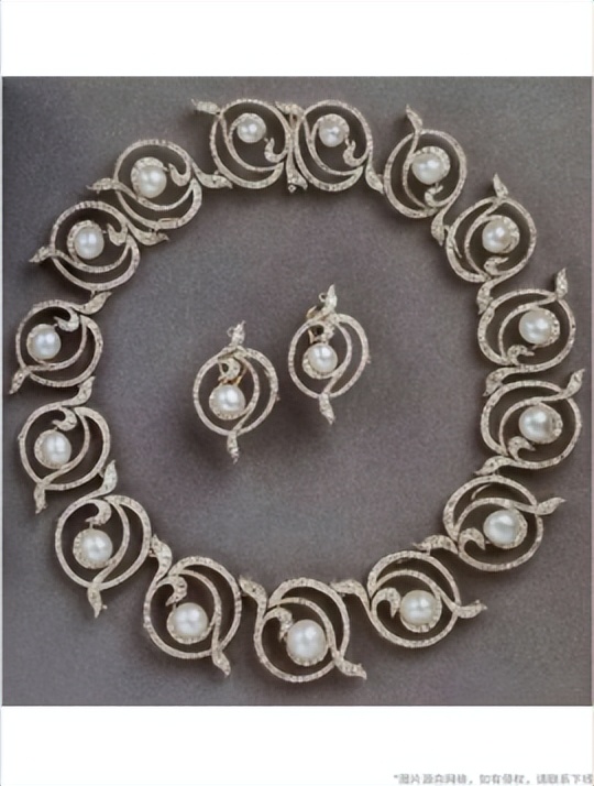 英国皇室手链,英国王室蓝宝石手链