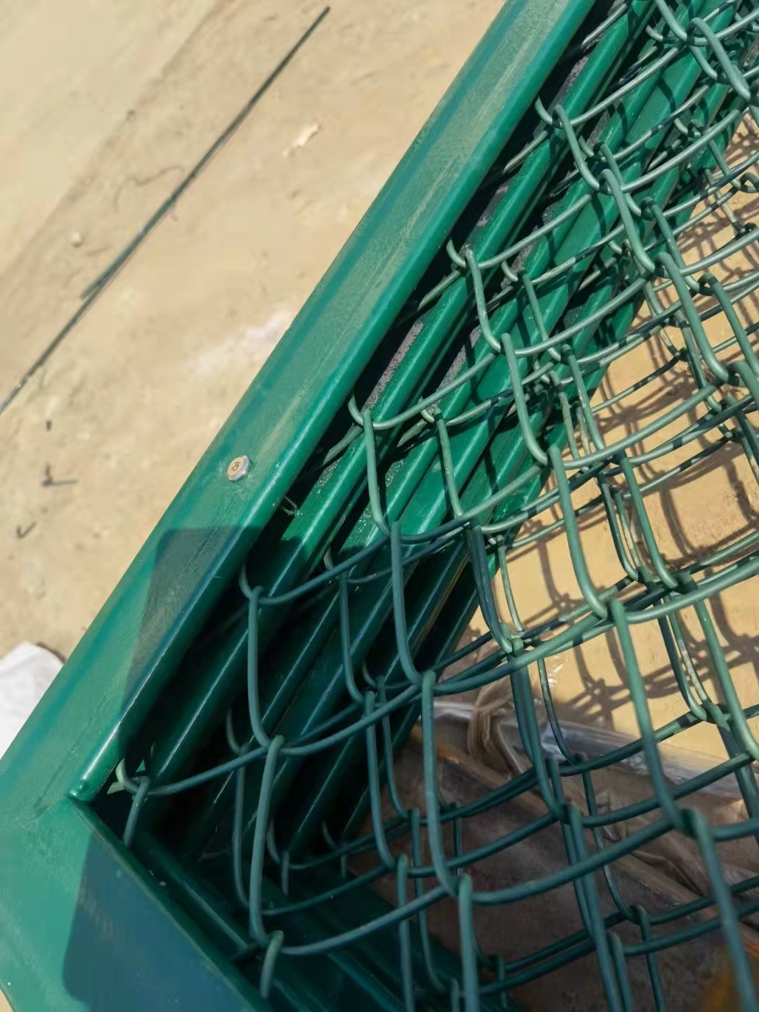 楼顶球场围网标准做法,北京球场围网护栏效果图