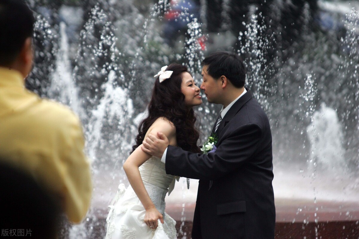 拍婚纱照自己需要准备哪些东西呢,拍婚纱照要什么攻略技巧