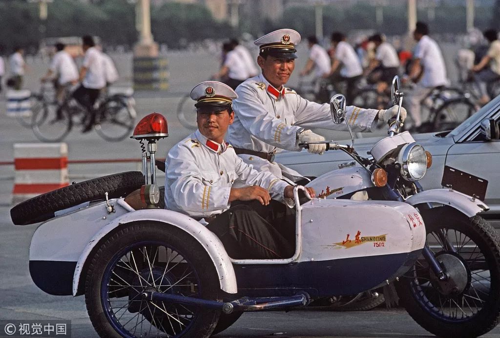 70年中华衣食住行的变化详细,中国70年前衣食住行的图片