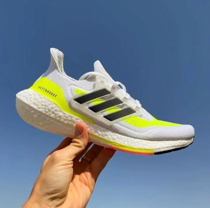 新UB来了？中底厚度惊人，boost纹理改变，阿迪这次够惊喜