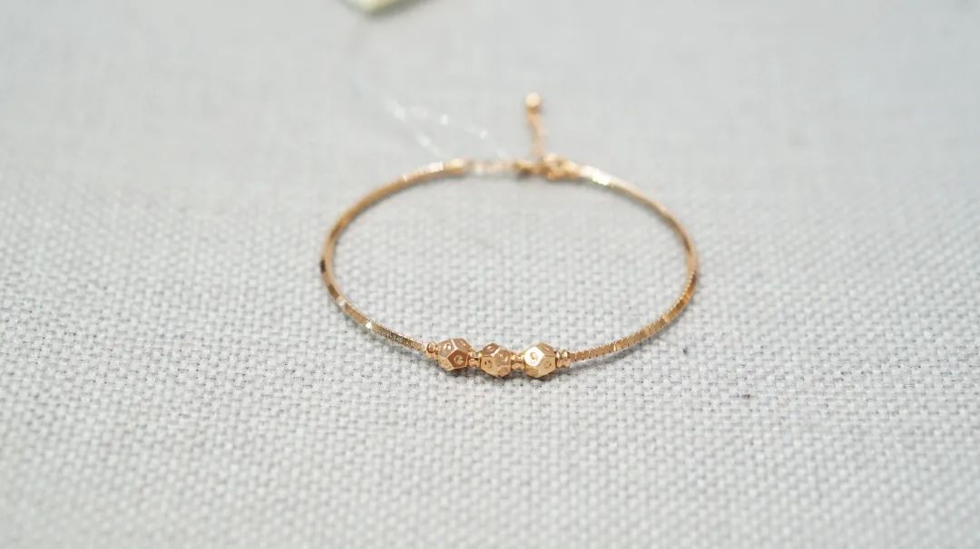 大放价，全场2折起！人气美妆、情侣装、双人餐，一键GET浪漫惊喜