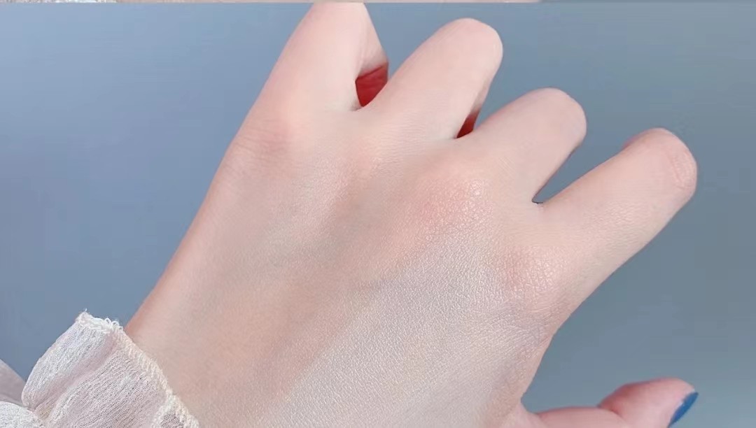 素颜白开水妆容教程,怎么打造清透的妆容