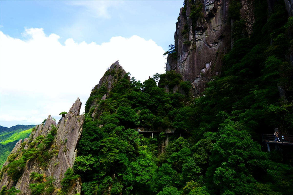 羊狮慕与张家界哪个好,江西明月山和羊狮慕哪个更值得去