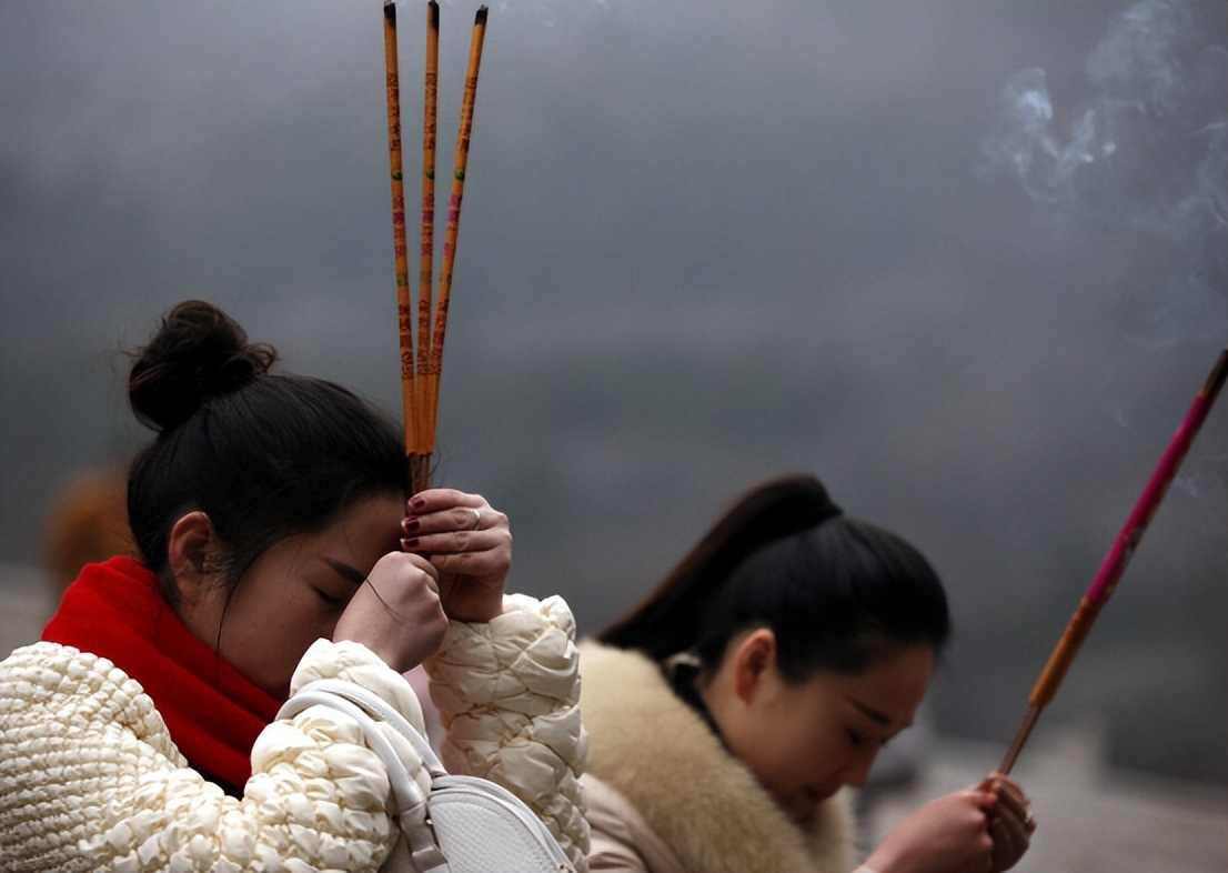 烧香为何一定是三根,烧香为何只烧3根每根寓意都不同