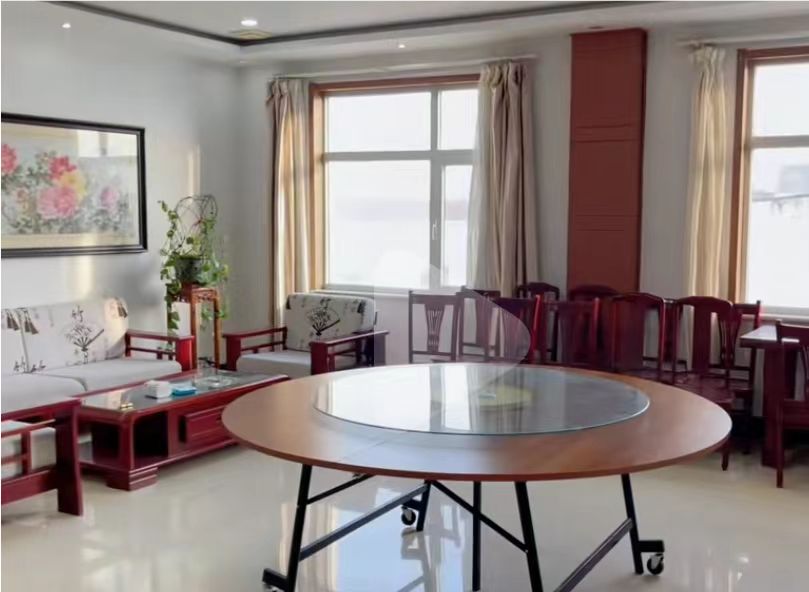 富二代崔凯瑞，娶崇拜毛主席的乌克兰美女，今带丈人一家定居中国