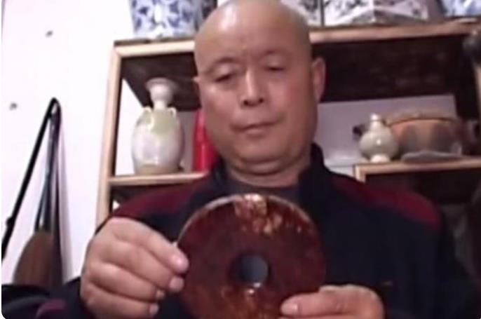 老汉花1200万买羊脂白玉,农村小伙摆地摊2天赚了一万块