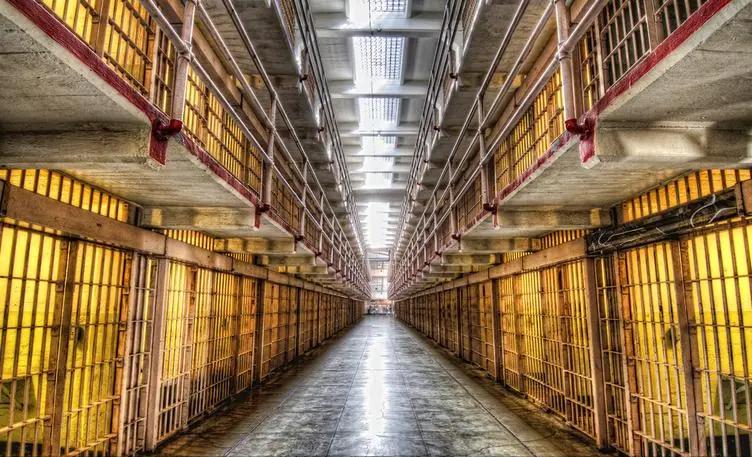 迪拜妻女逃亡 (迪拜酋长的妻女为何要逃离)