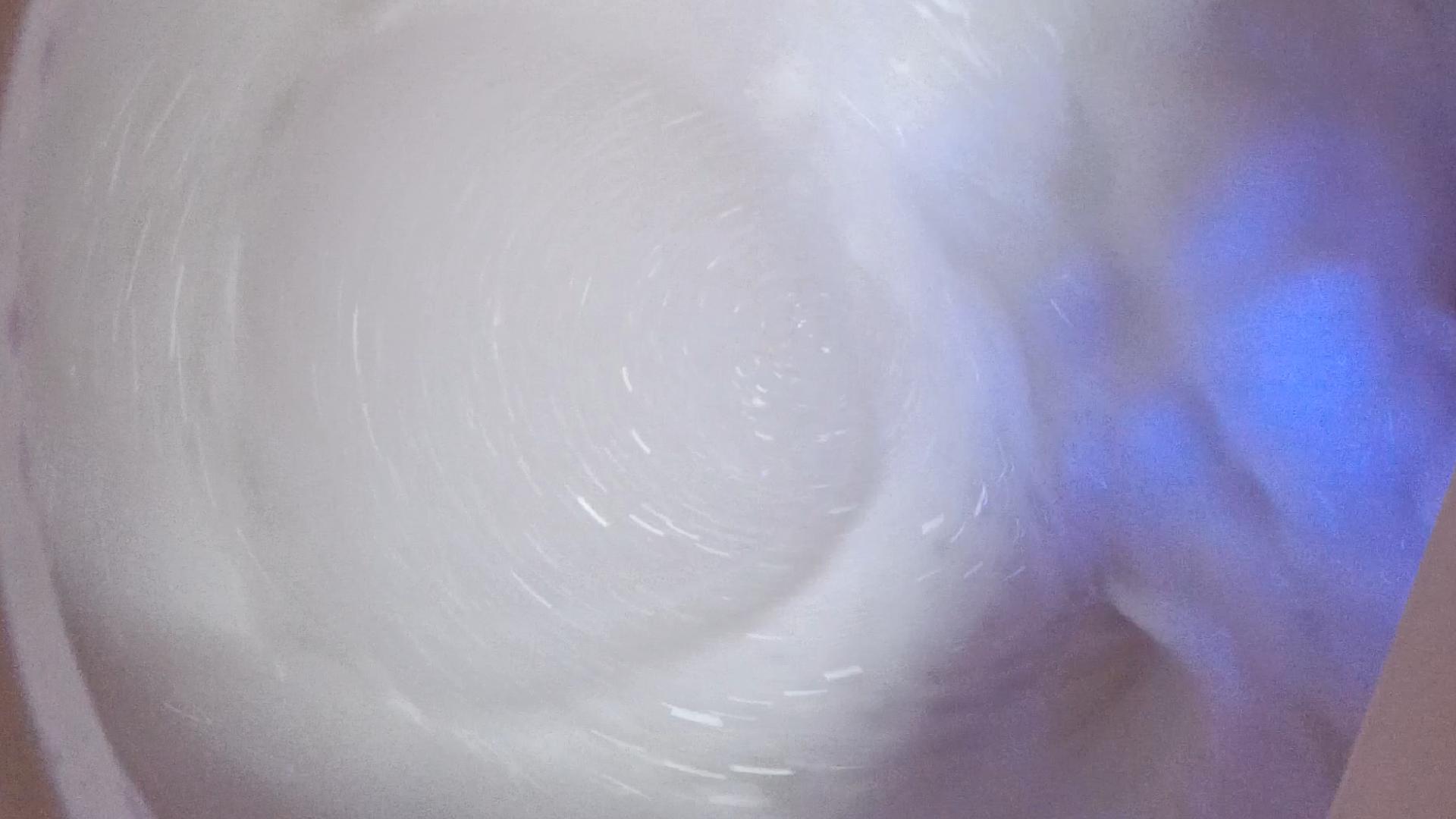 女子30元网购收到脏衣服投诉退款,女子网购到脏衣服