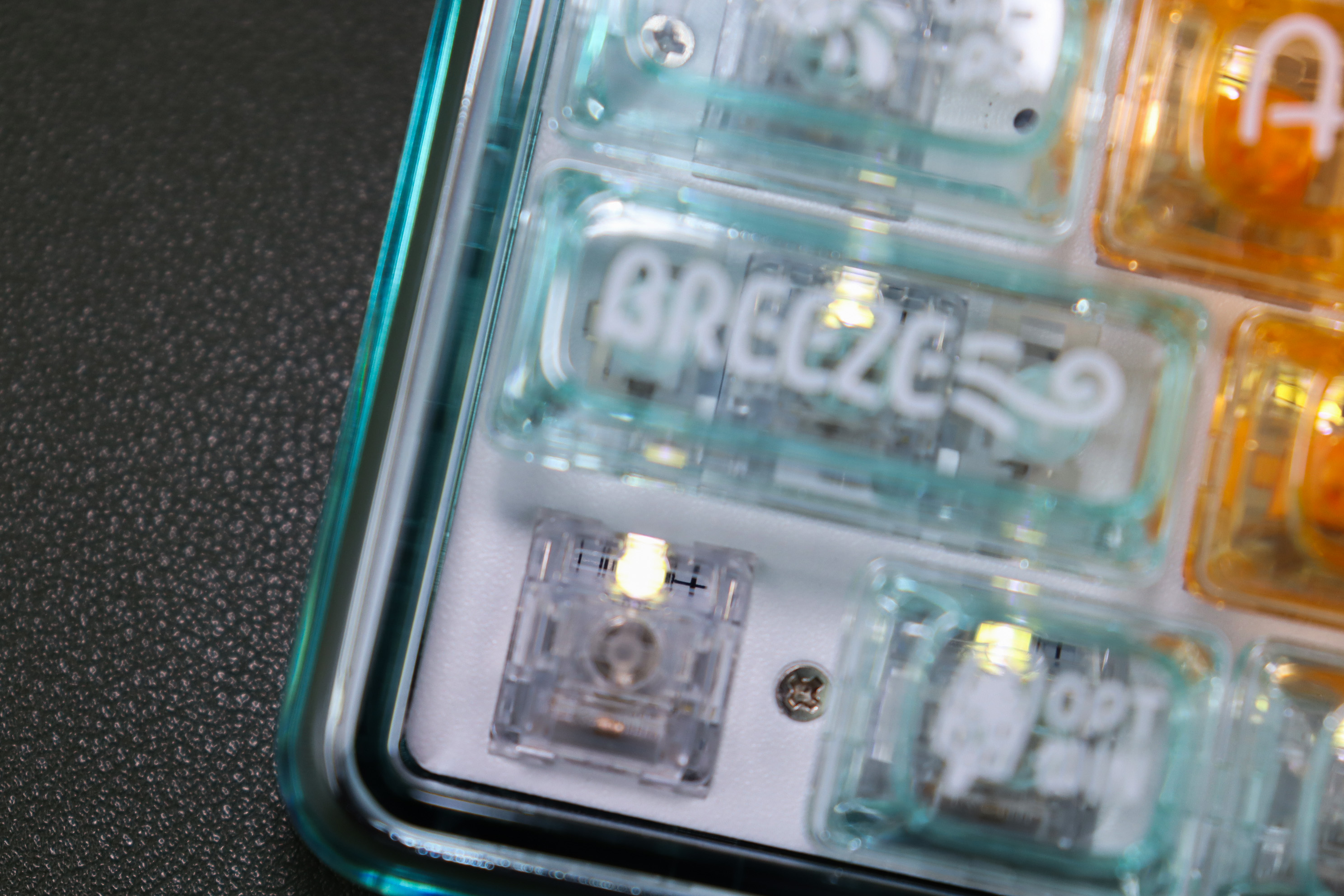 一千块，透明键盘，将手上那2平方做成工艺品的理念，我只爱洛斐