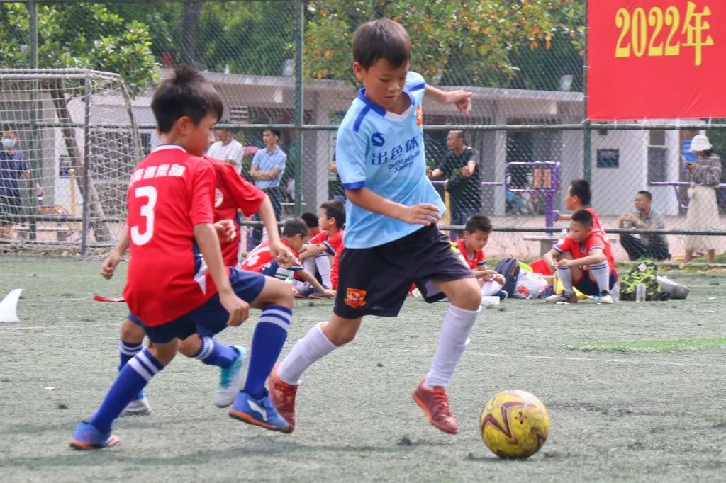 足够精彩校园足球联赛火热进行中,中山足球俱乐部联赛