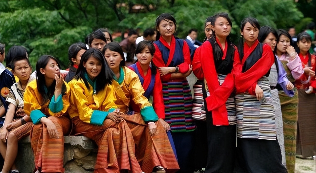 中国男性和不丹男性有何区别，不丹少妇毫不避讳，直接说出心里话