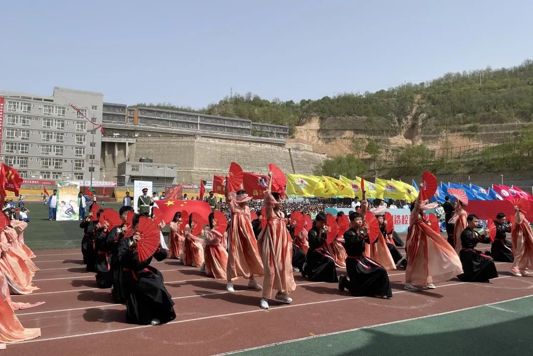 炽烈争锋看我四中宝塔高级中学第三十九届春季田径运动会开幕式