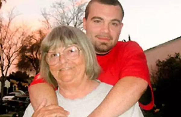 爱上双胞胎妹妹，他自杀了。这一种性吸引，让人疯狂