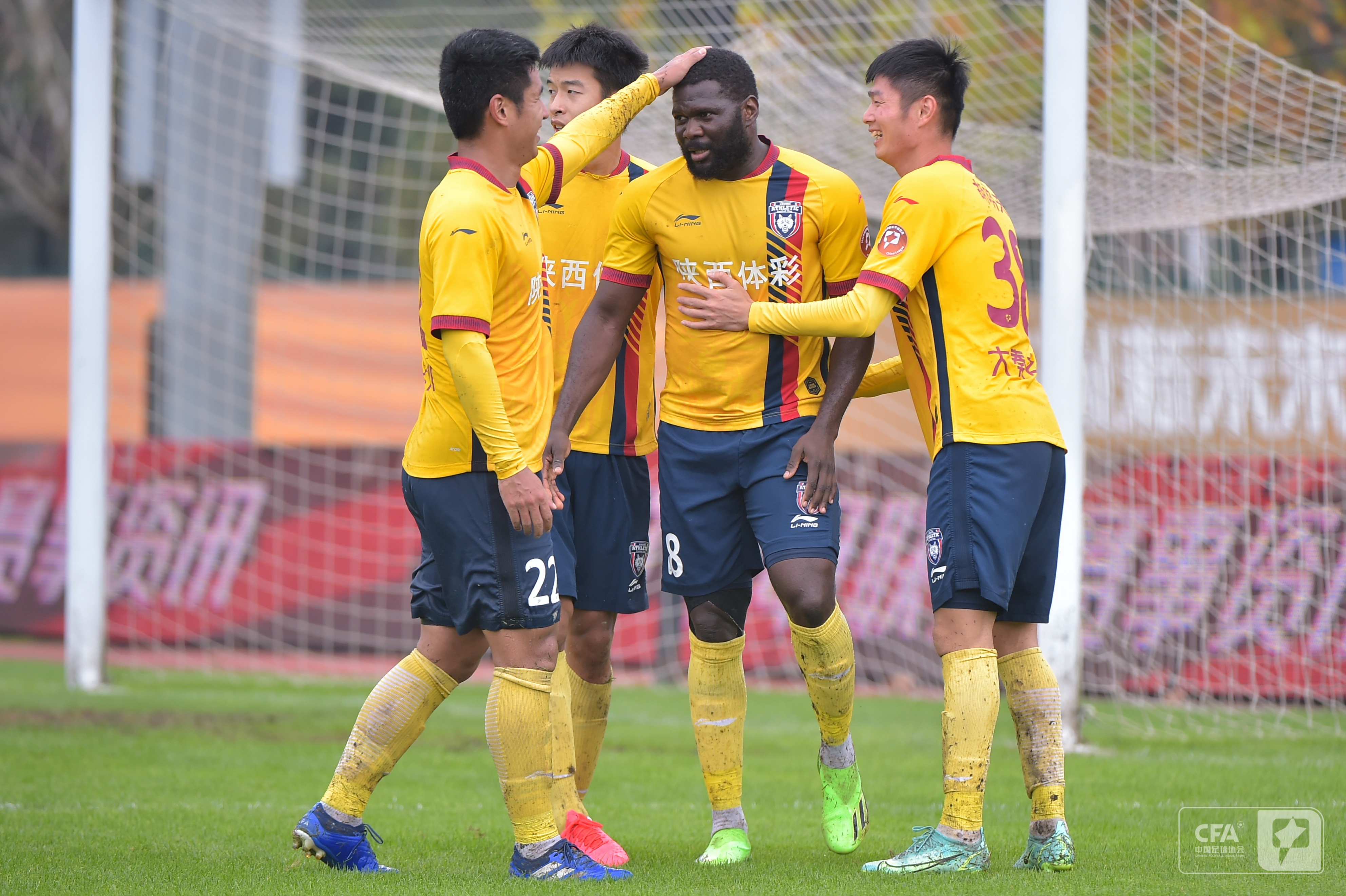 两狼对决,两狼相争剧情