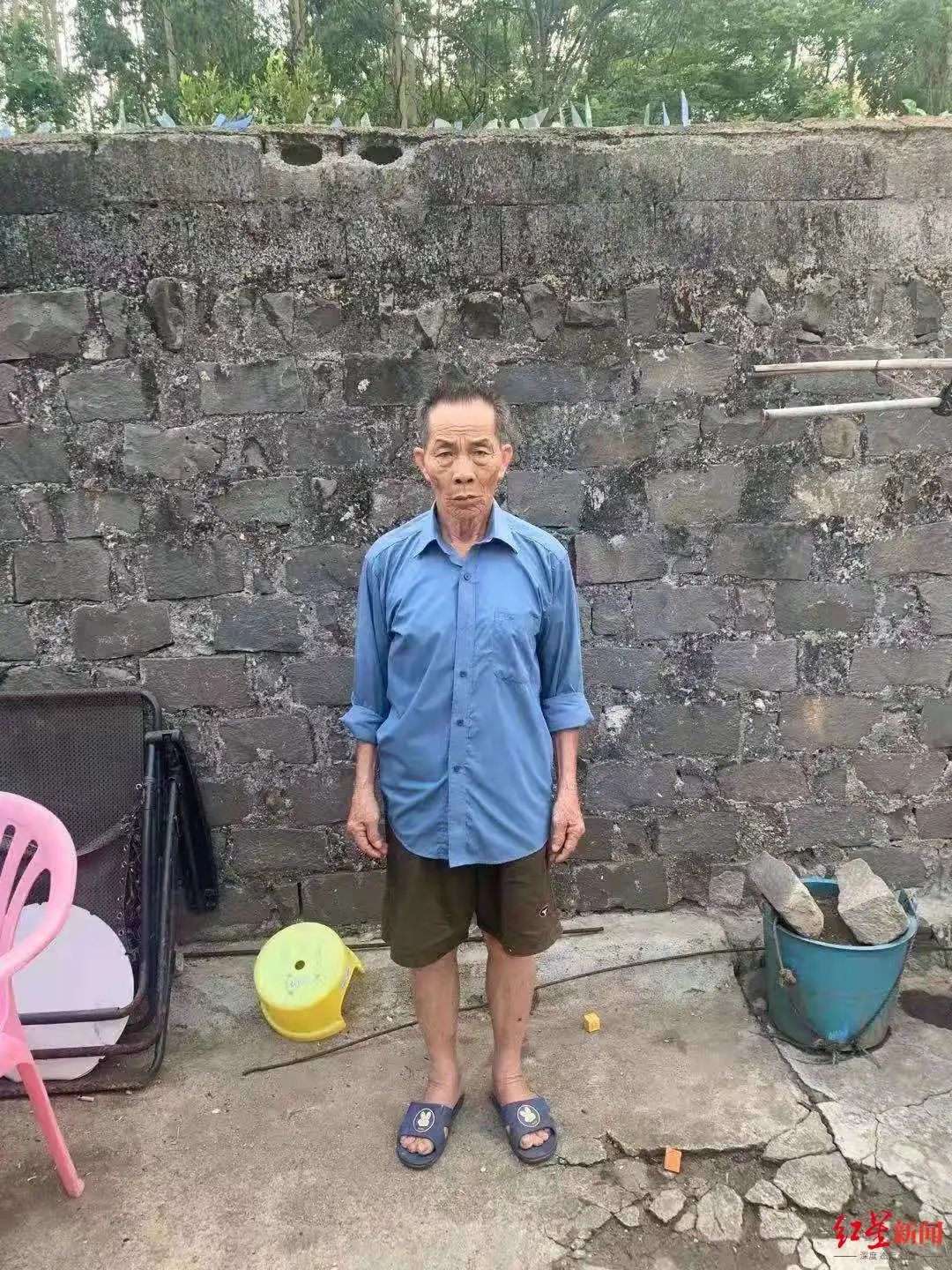 7旬老人保护孙子砍伤闹事者,7旬老人为救孙子砍伤闹事者