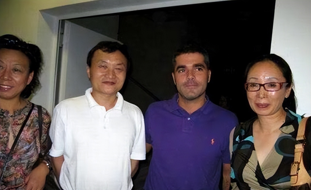 23岁女富豪生活奢靡,黑龙江女首富离婚