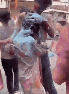 云南泼水节女人被围攻,泼水节判定性骚扰