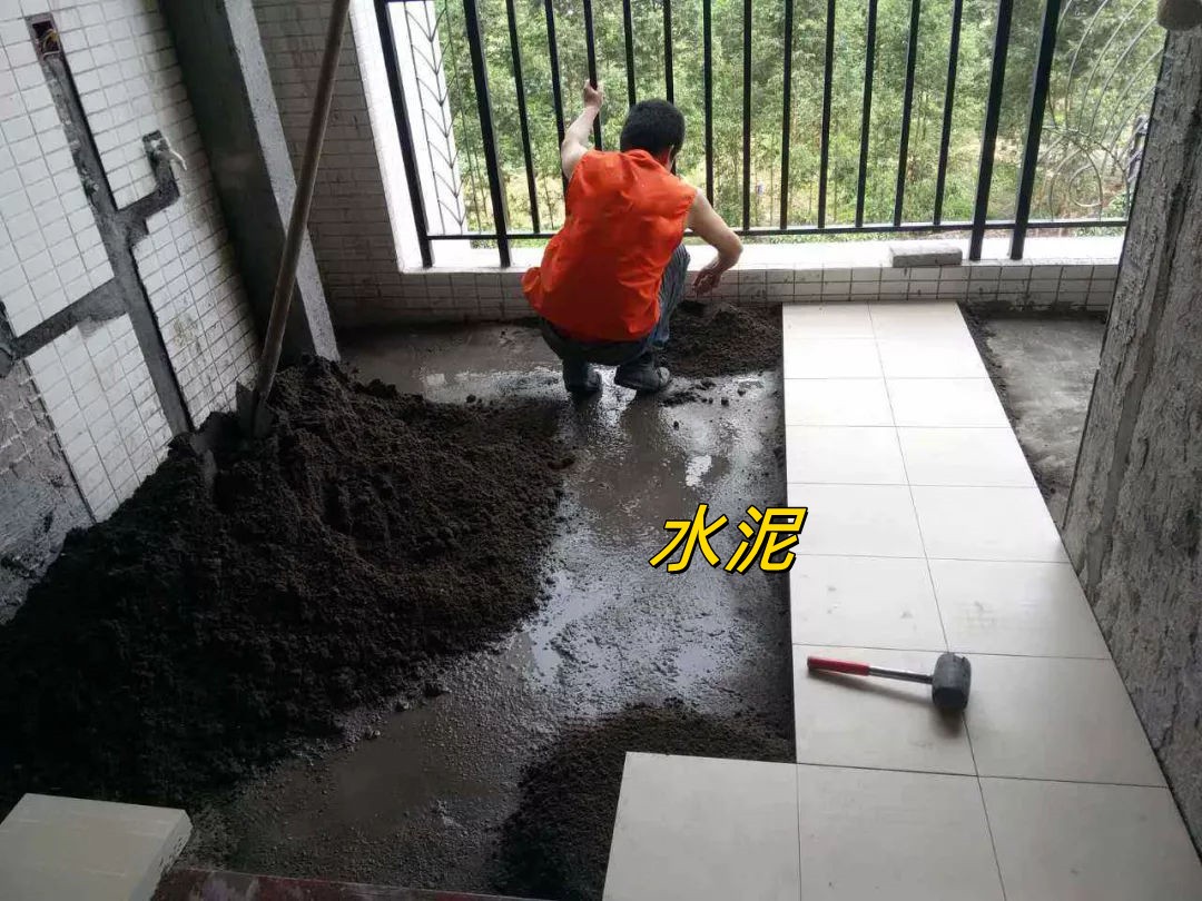 瓷砖胶和水泥砂浆贴瓷砖哪种好,贴瓷砖用瓷砖胶贴还是用水泥贴好