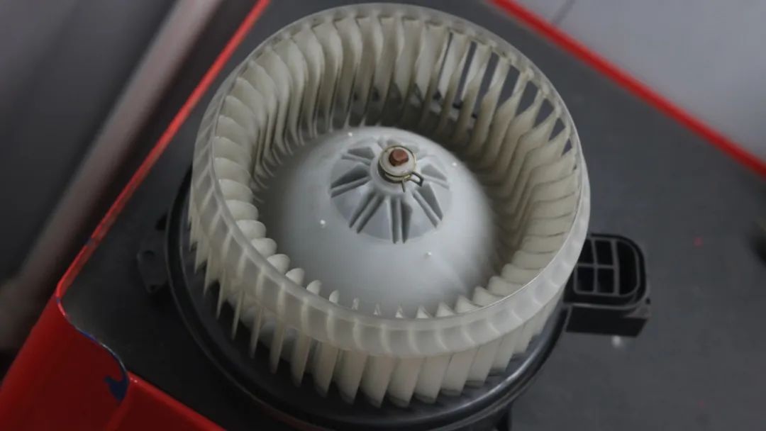 老款八十年代丰田霸道,经典丰田霸道老车翻新复活