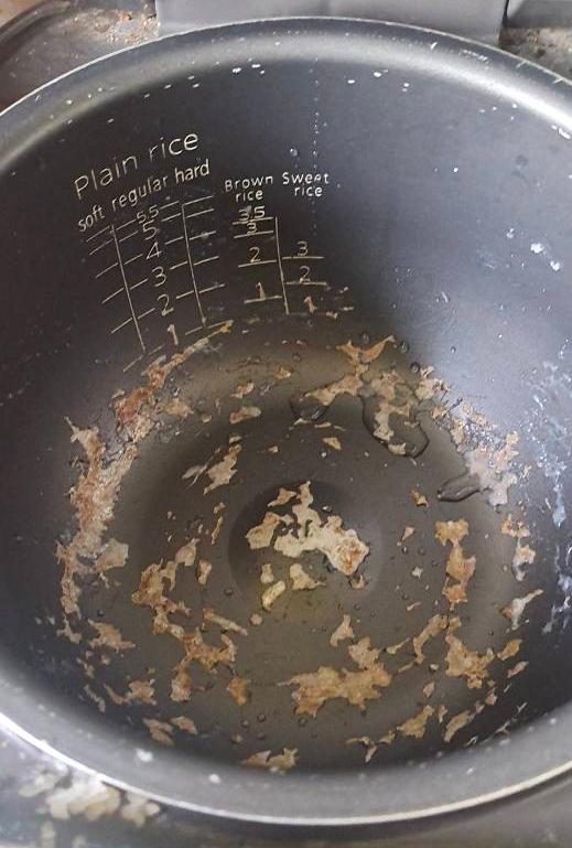 不粘锅涂层脱落吃进肚子里怎么办,麦饭石不粘锅涂层脱落还可以使用吗