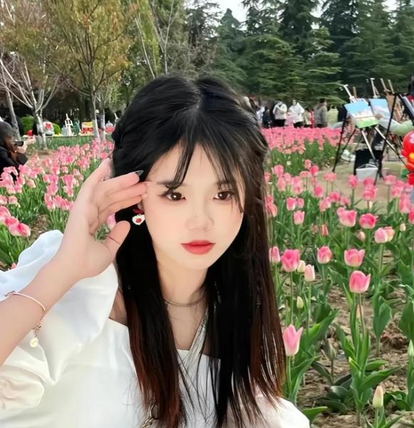 淮阴工学院回应网传女生劈腿,淮阴师范学院女生劈腿事件