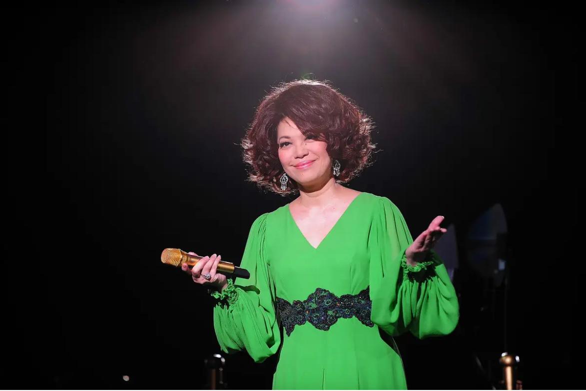 毛阿敏唱功排名,1993梅艳芳毛阿敏视频