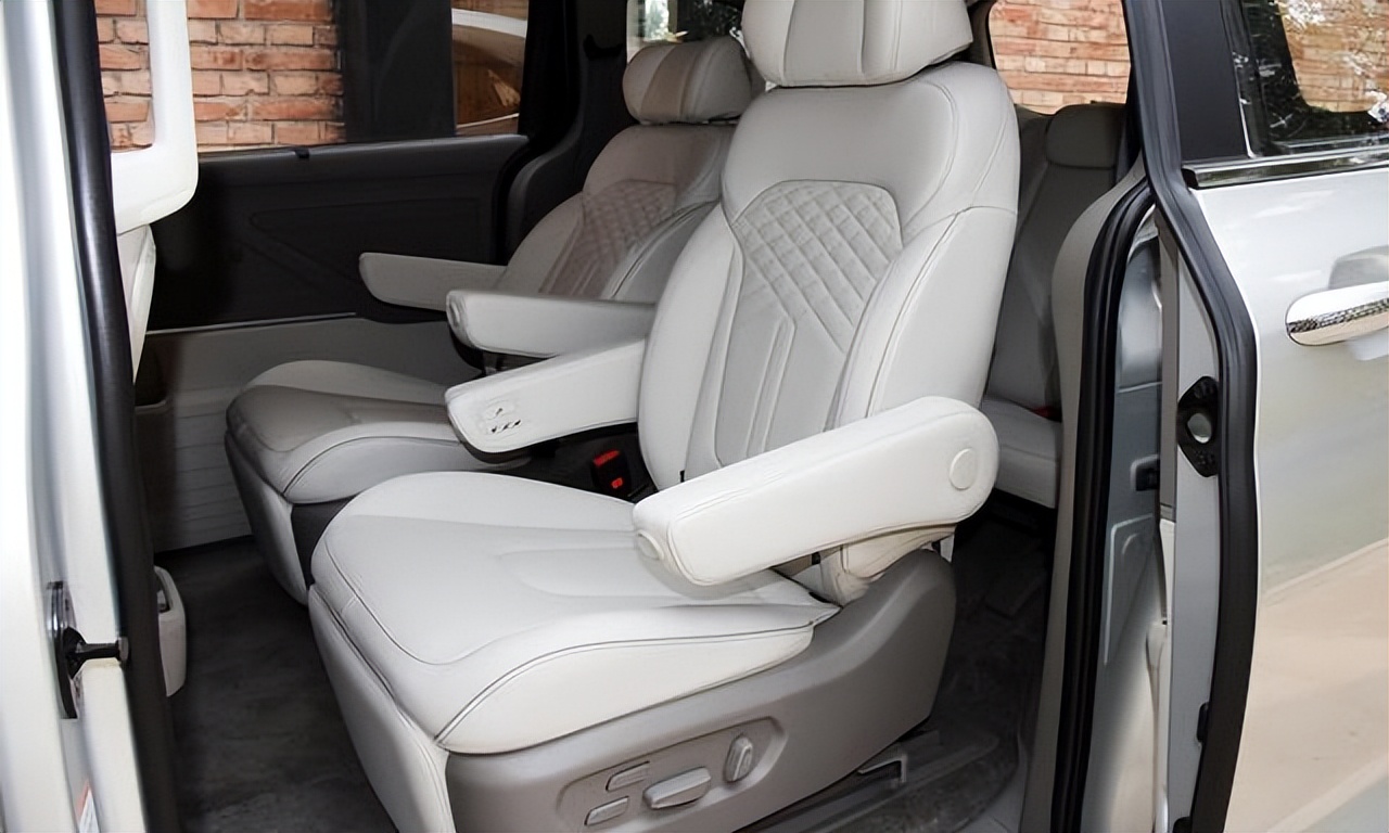 现代库斯途和别克gl8选哪一个,库斯途和gl8哪个零百加速快