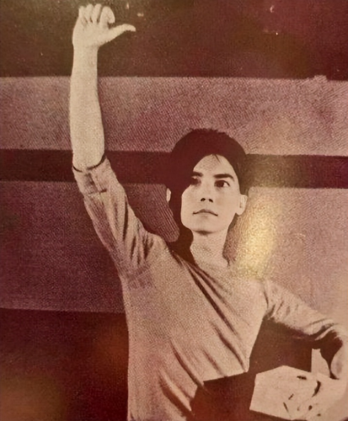 尊龙是公认世界4大美男子,尊龙说自己是亚洲第一美男