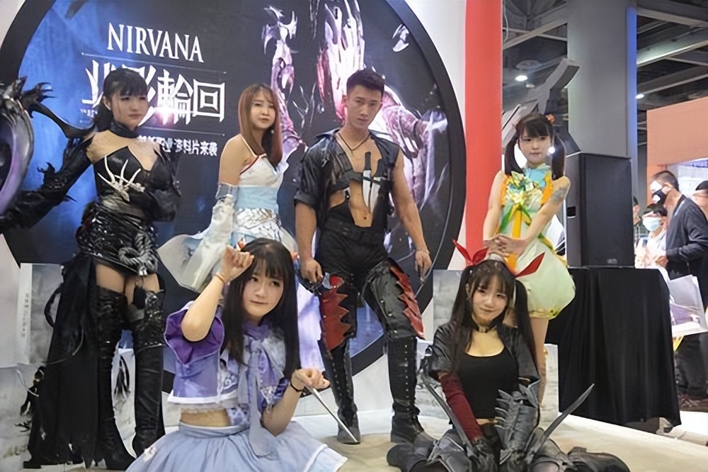 在二次元消费盛行的当下,年轻人二次元消费