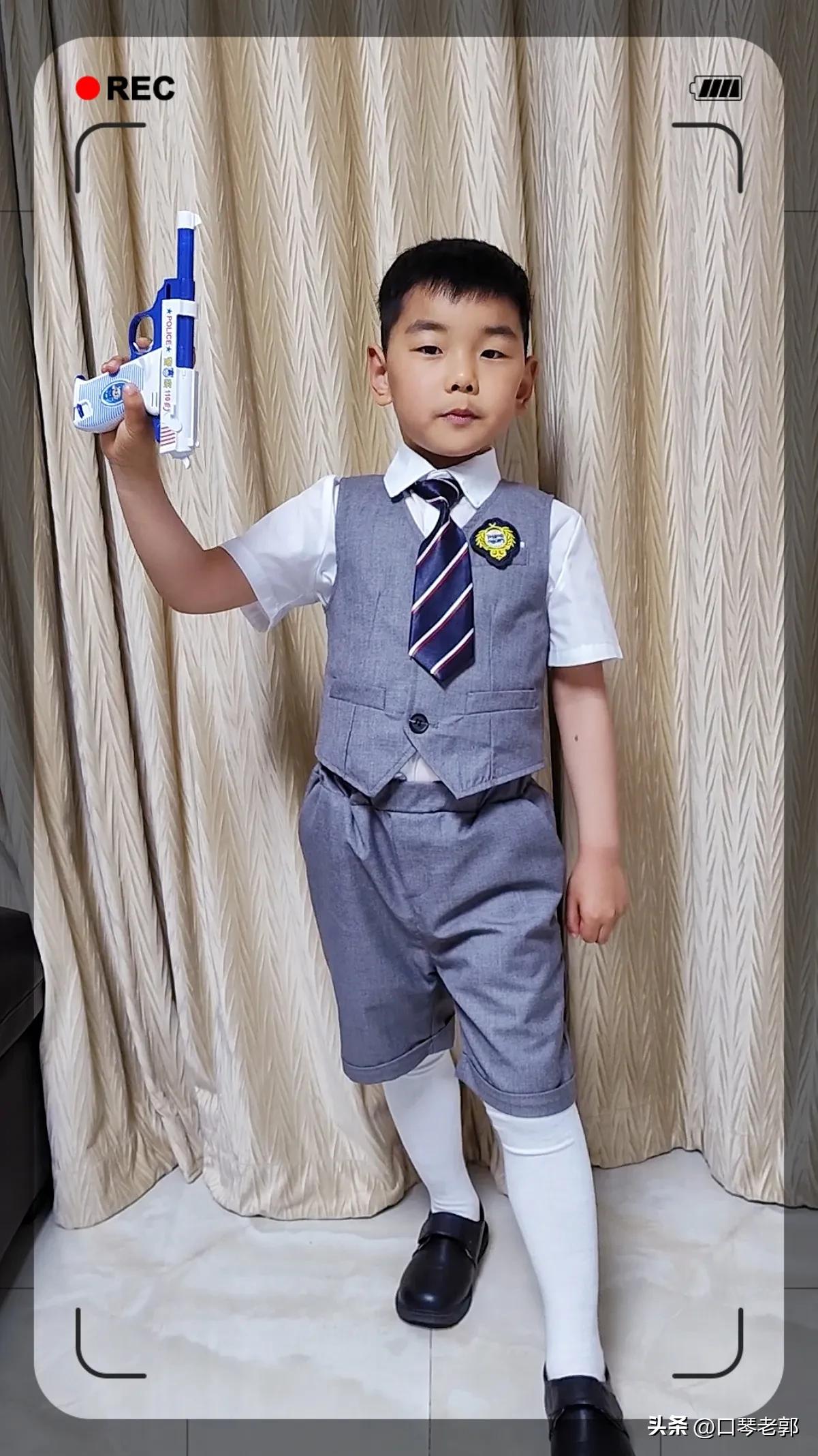 小朋友的室内毕业照,单人毕业照小学生