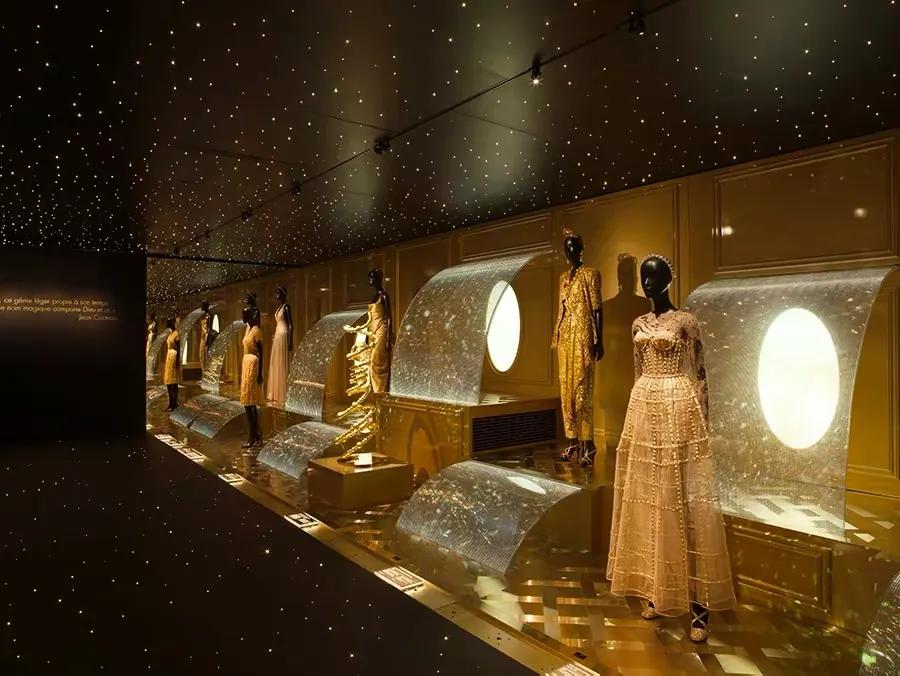 dior鏈嶈鍚勪釜鏃舵湡椋庢牸鐗瑰緛婕斿彉,dior50骞翠唬鏈嶈鐗硅壊