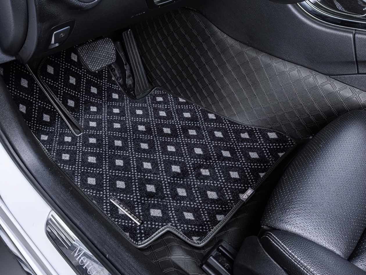 汽车脚垫怎么选择最好最新,理想l7脚垫种类