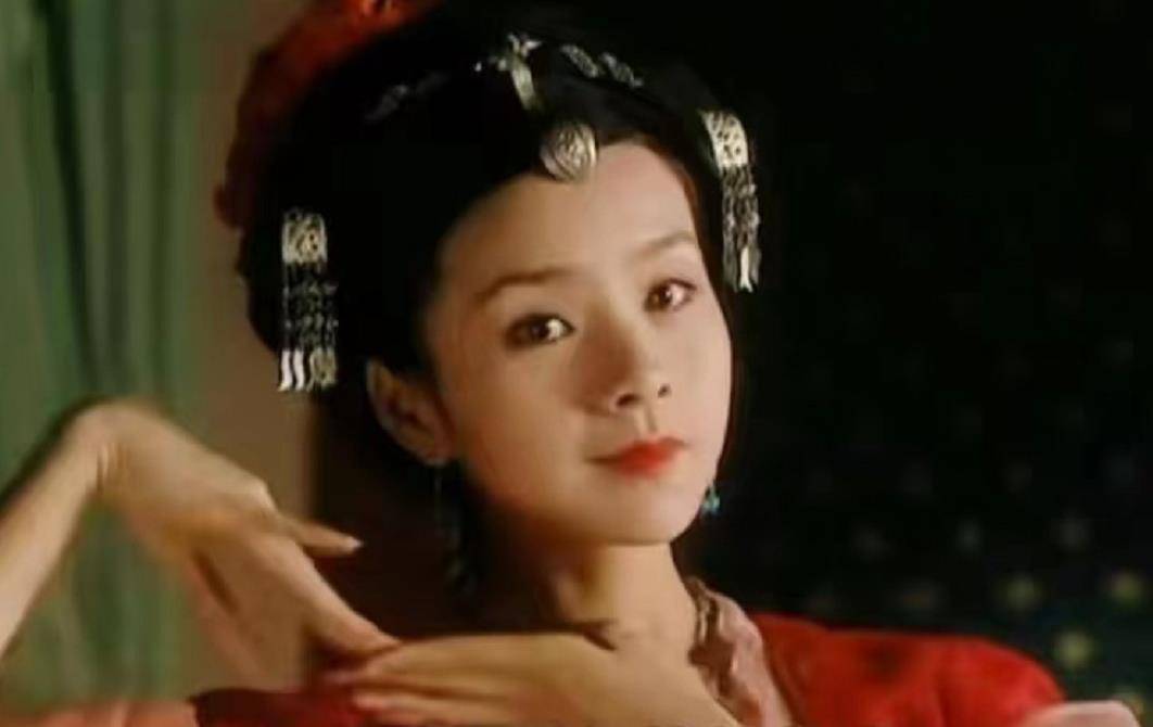 哪几个女明星的鼻子不好看,鼻子不好看的十大女星