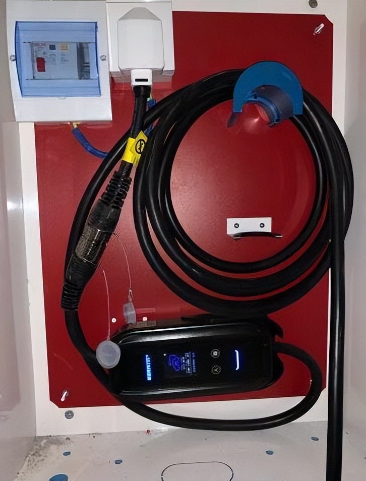 欧拉好猫随车充电器多少千瓦,欧拉好猫220v便携充电器多少w