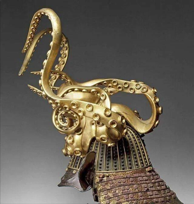 78个真实有趣的照片：山顶的足球场，老树与佛像，老司机脸部皮肤