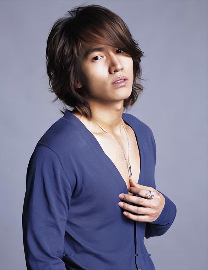 五位留长发的男明星最后一位最帅,七位又酷又帅的男明星