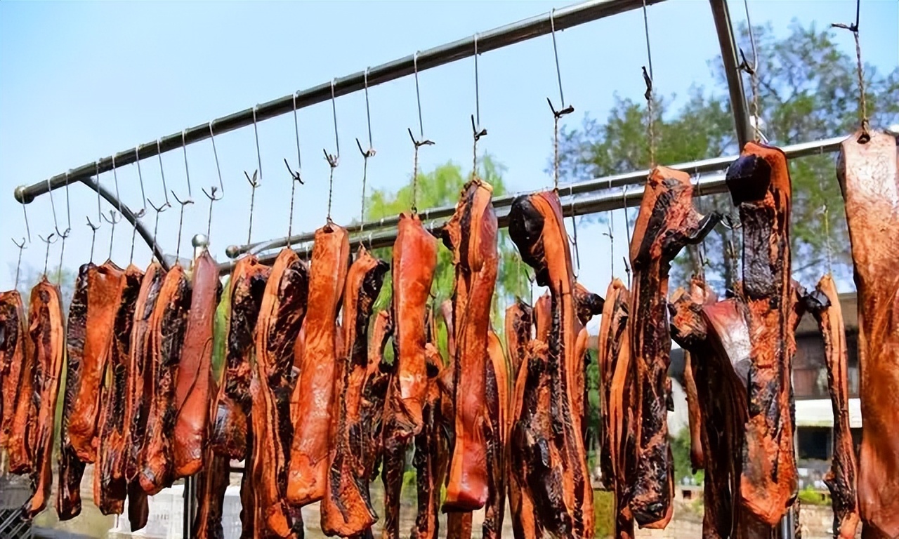 腌腊肉只放盐花椒白酒的做法,腌腊肉只用生抽