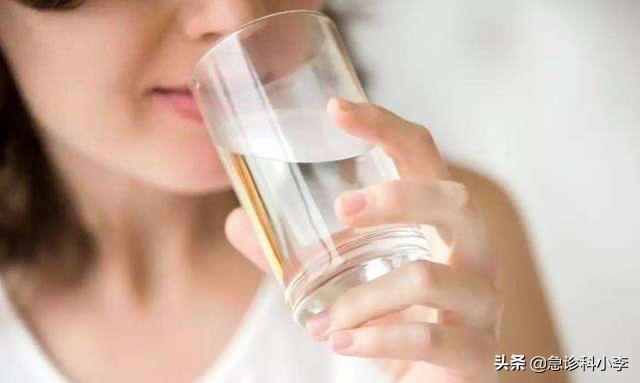 12岁女孩患尿毒症每天坚持透析,妈妈患尿毒症透析