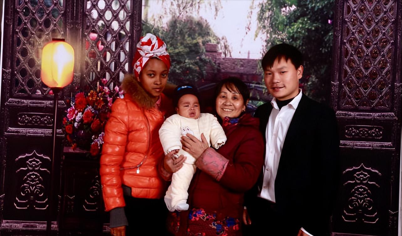 6年前，湖南农村小伙娶非洲美女，定居非洲月入10万，现状如何？