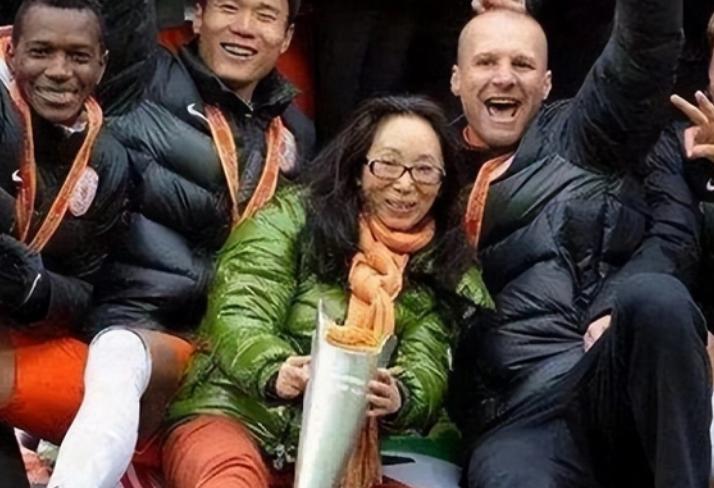 哈尔滨女首富戴秀丽资产,黑龙江女首富戴秀丽发家史