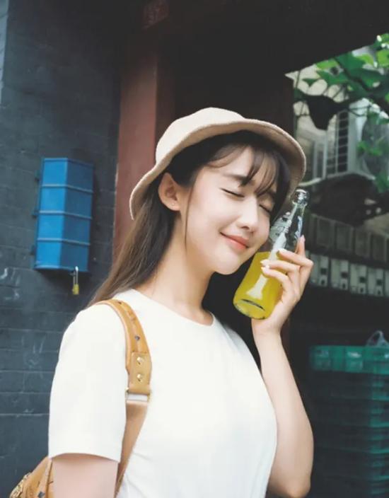 女生衣服上的字母含义,你知道衣服上的字什么意思吗